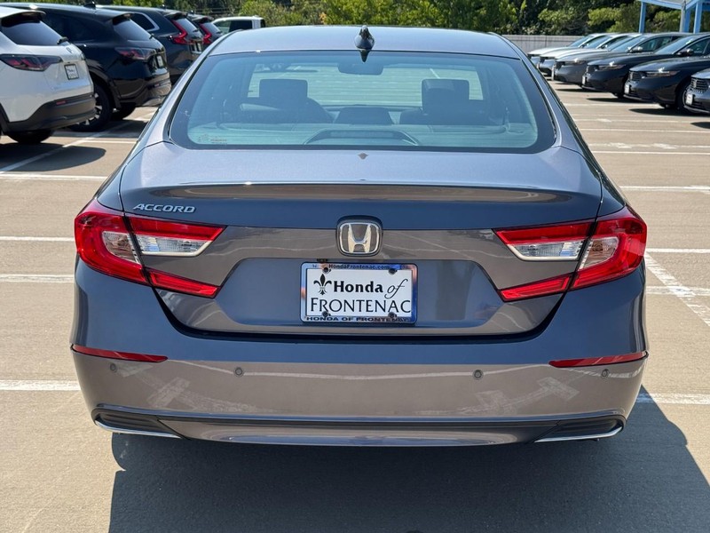 Honda Accord Sedan Vehicle Full-screen Gallery Image 04