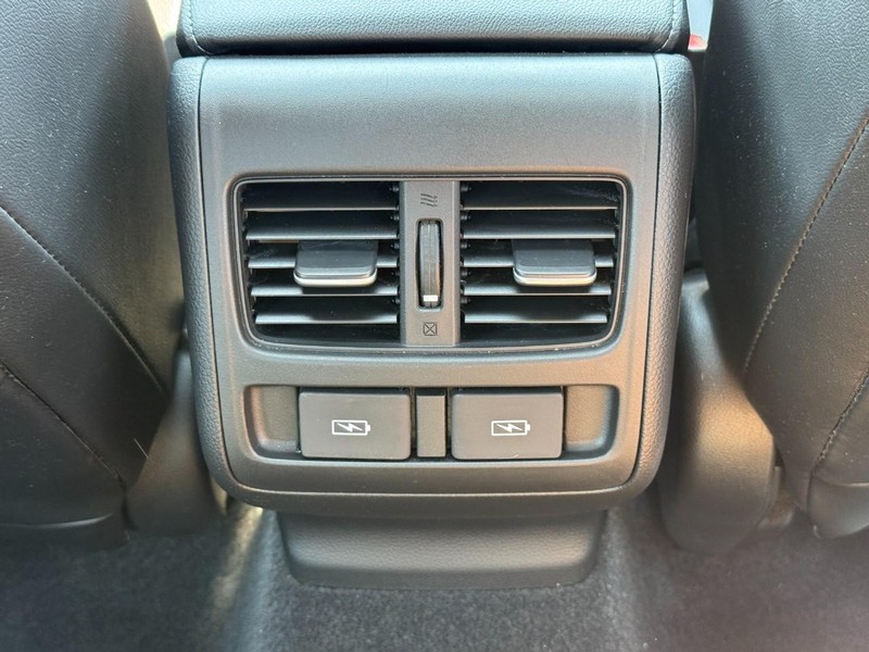 Honda Accord Sedan Vehicle Full-screen Gallery Image 11