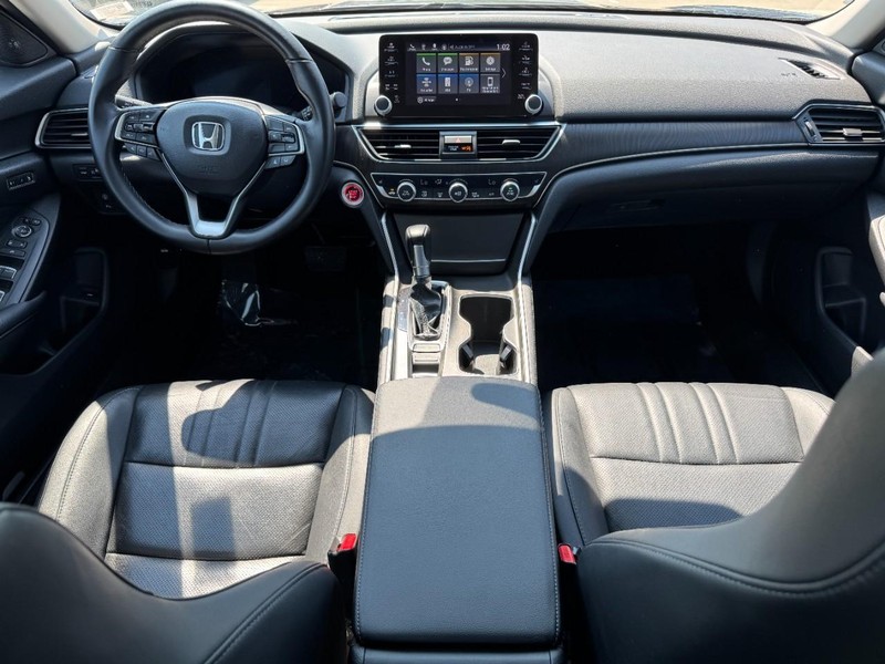 Honda Accord Sedan Vehicle Full-screen Gallery Image 12