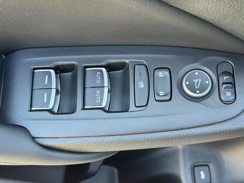 Honda Accord Sedan Vehicle Full-screen Gallery Image 16