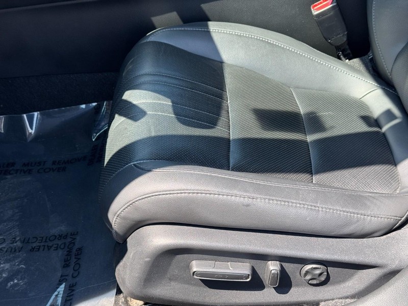 Honda Accord Sedan Vehicle Full-screen Gallery Image 18
