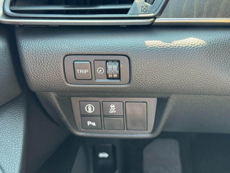 Honda Accord Sedan Vehicle Full-screen Gallery Image 19