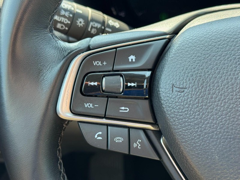 Honda Accord Sedan Vehicle Full-screen Gallery Image 20