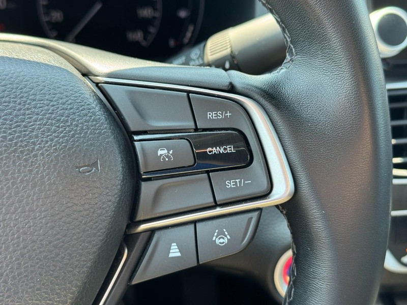 Honda Accord Sedan Vehicle Full-screen Gallery Image 21