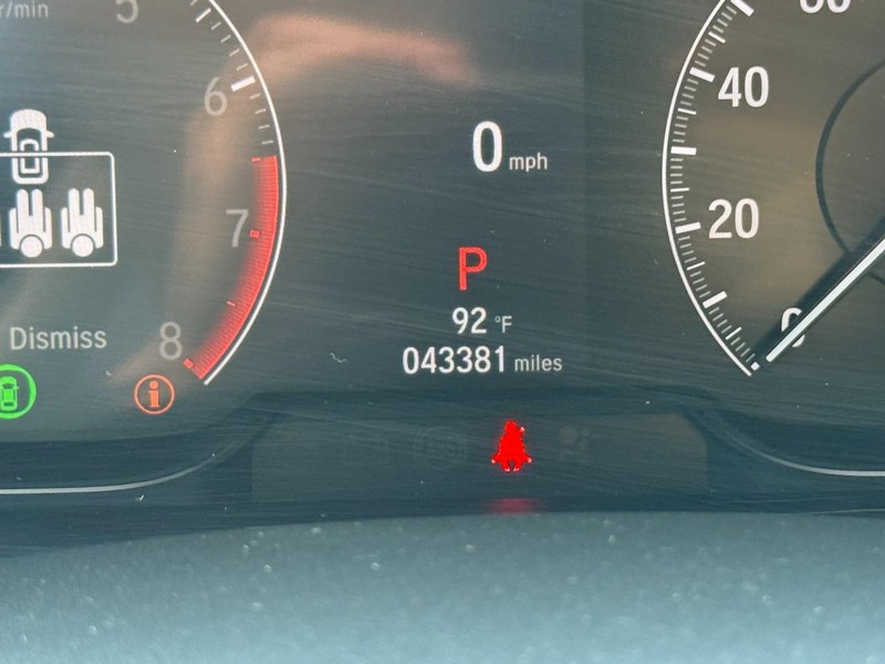 Honda Accord Sedan Vehicle Full-screen Gallery Image 23