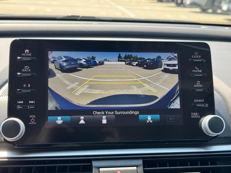 Honda Accord Sedan Vehicle Full-screen Gallery Image 24