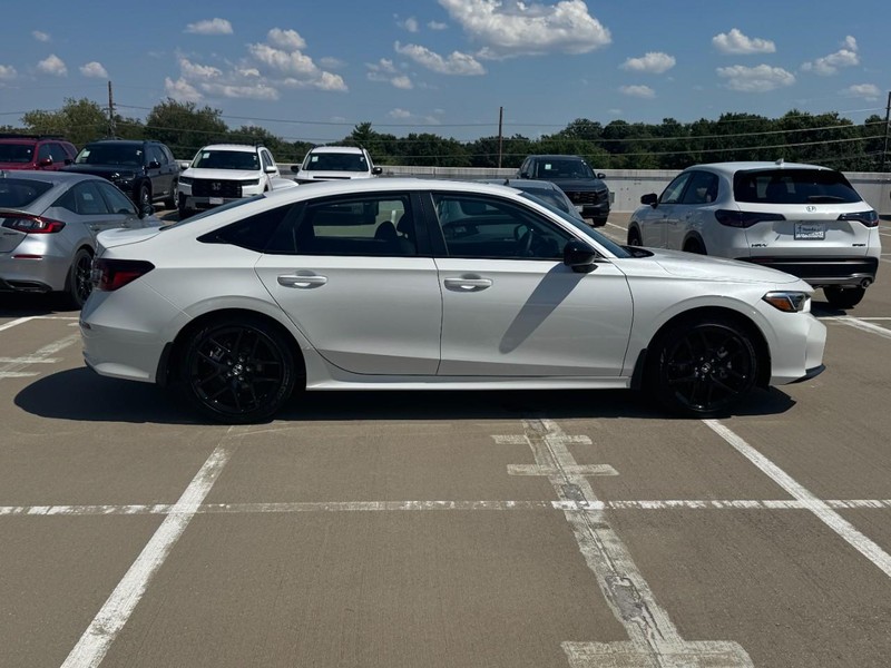 Honda Civic Sedan Hybrid Vehicle Full-screen Gallery Image 02
