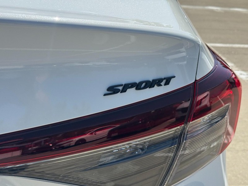Honda Civic Sedan Hybrid Vehicle Full-screen Gallery Image 06