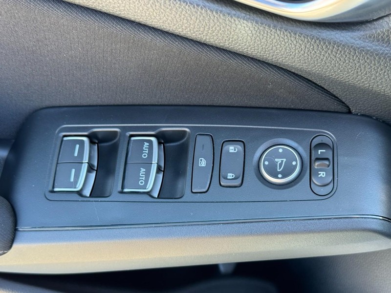Honda Civic Sedan Hybrid Vehicle Full-screen Gallery Image 16
