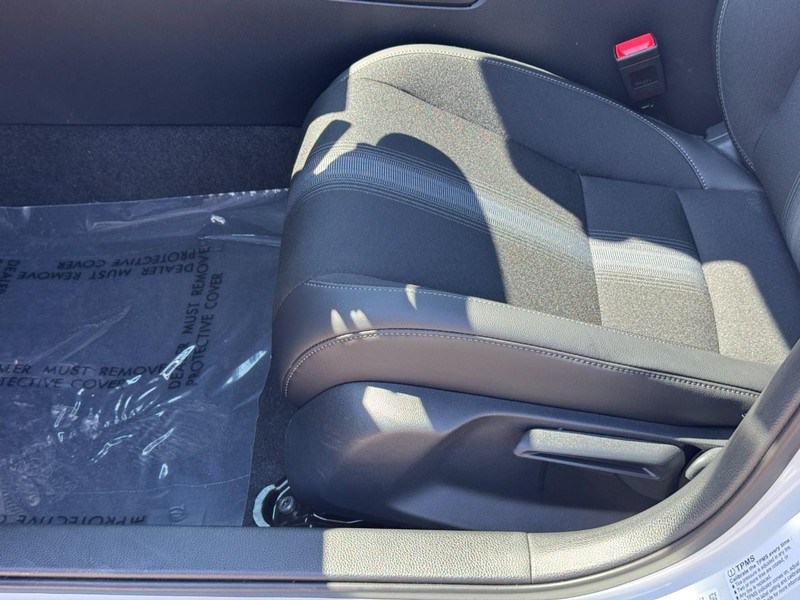 Honda Civic Sedan Hybrid Vehicle Full-screen Gallery Image 17