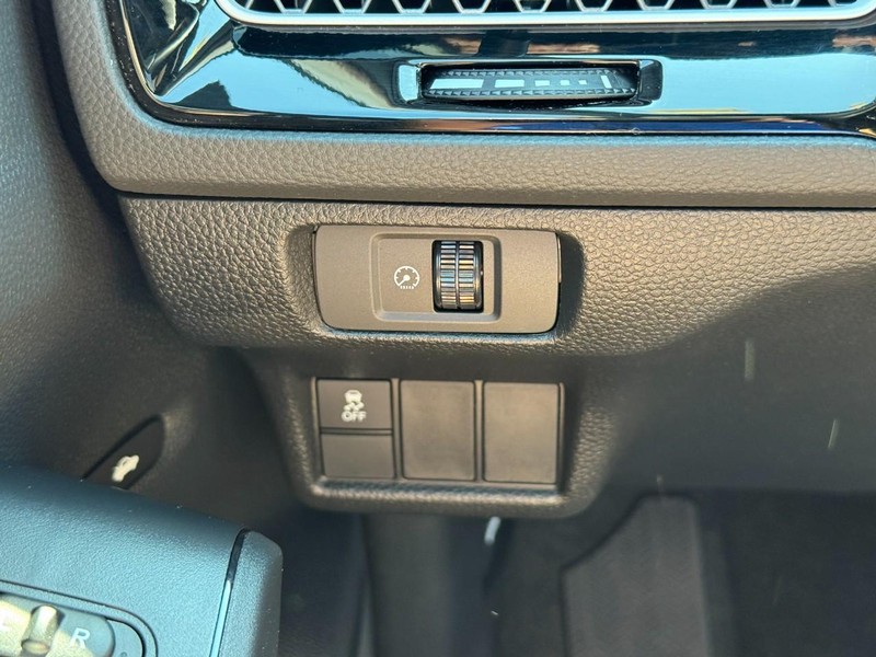 Honda Civic Sedan Hybrid Vehicle Full-screen Gallery Image 18