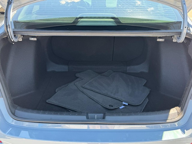 Honda Civic Sedan Vehicle Full-screen Gallery Image 06