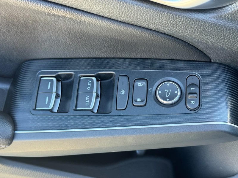 Honda Civic Sedan Vehicle Full-screen Gallery Image 17