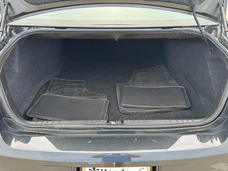 Chevrolet Impala Limited Vehicle Full-screen Gallery Image 06