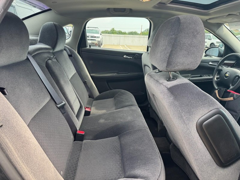 Chevrolet Impala Limited Vehicle Full-screen Gallery Image 11