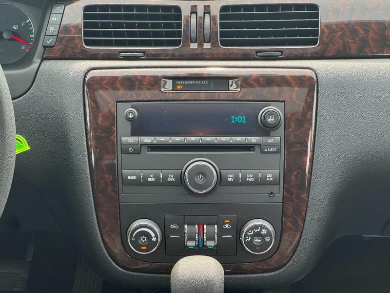 Chevrolet Impala Limited Vehicle Full-screen Gallery Image 14