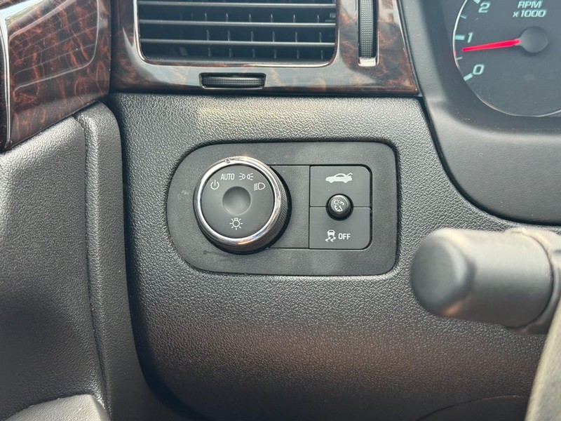 Chevrolet Impala Limited Vehicle Full-screen Gallery Image 18