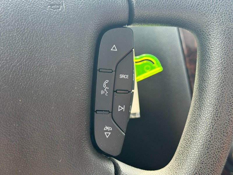 Chevrolet Impala Limited Vehicle Full-screen Gallery Image 20