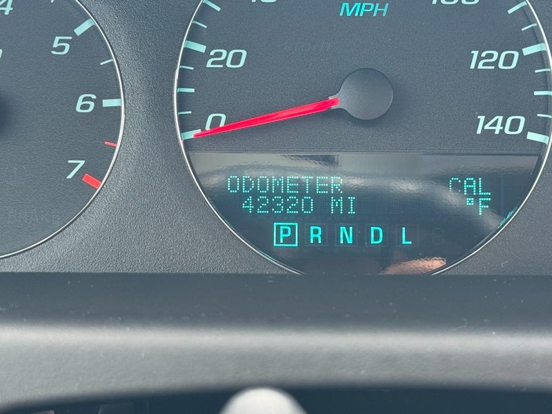 Chevrolet Impala Limited Vehicle Full-screen Gallery Image 22