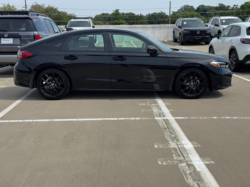 Honda Civic Hatchback Vehicle Full-screen Gallery Image 02
