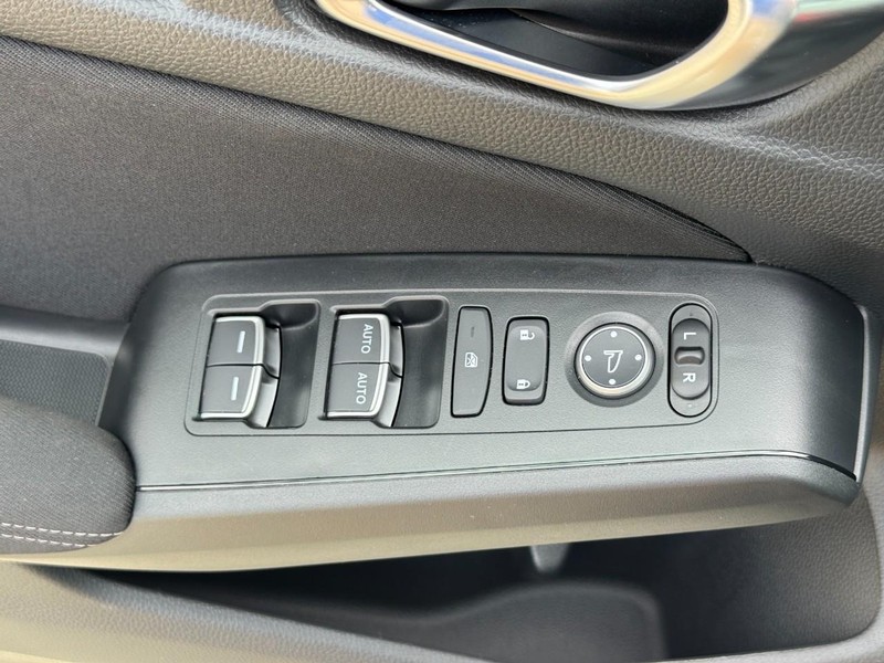 Honda Civic Hatchback Vehicle Full-screen Gallery Image 15
