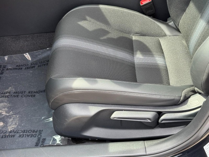 Honda Civic Hatchback Vehicle Full-screen Gallery Image 16
