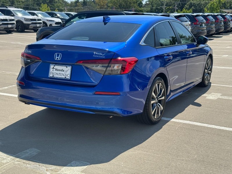 Honda Civic Sedan Vehicle Full-screen Gallery Image 03