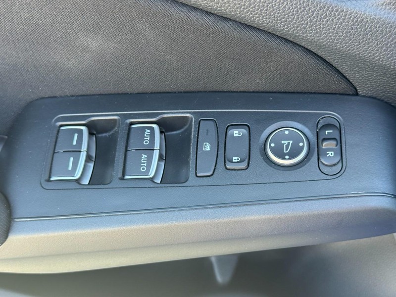 Honda Civic Sedan Vehicle Full-screen Gallery Image 15