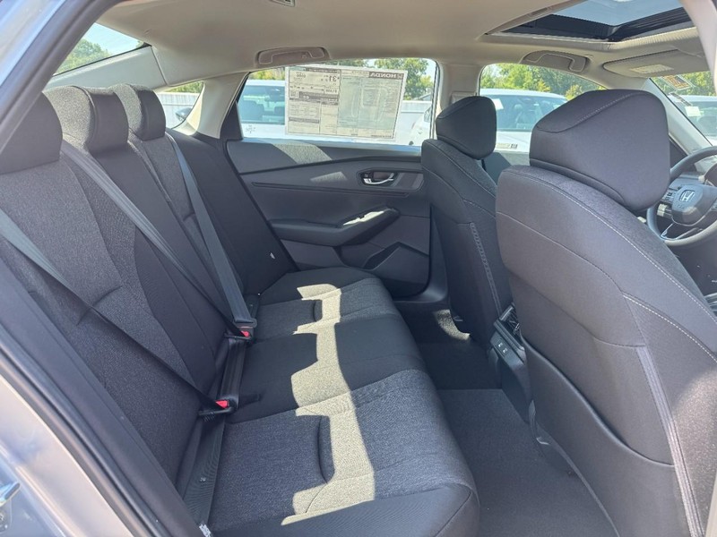 Honda Civic Sedan Vehicle Full-screen Gallery Image 05