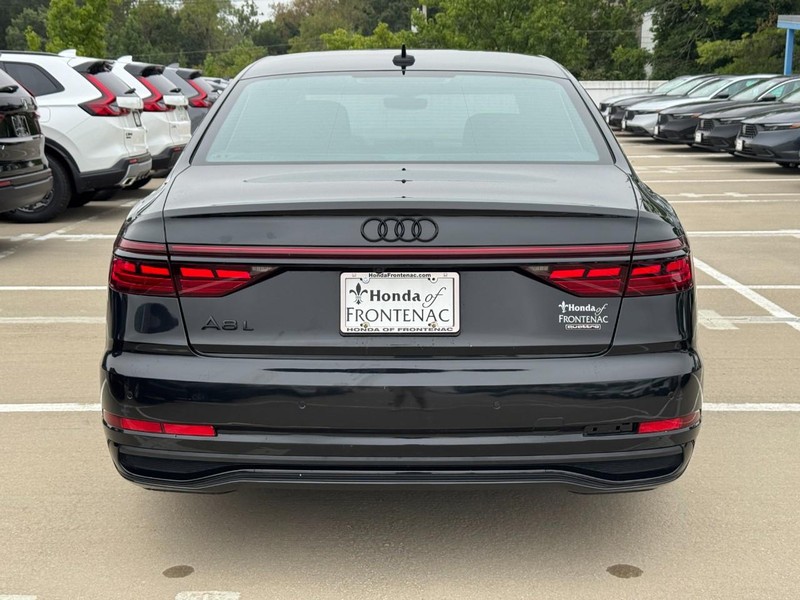 Audi A8 Vehicle Full-screen Gallery Image 04