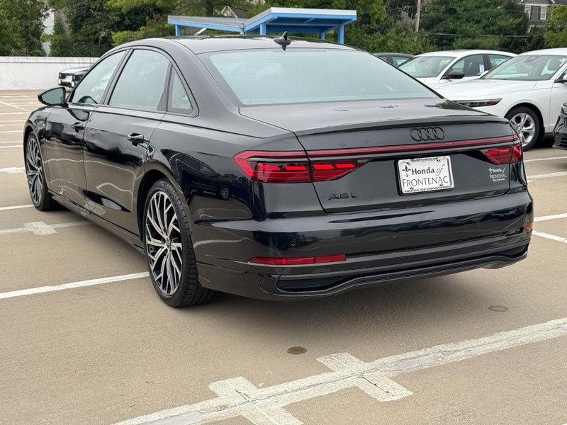 Audi A8 Vehicle Full-screen Gallery Image 06