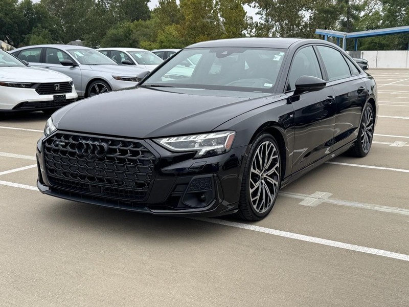 Audi A8 Vehicle Full-screen Gallery Image 08