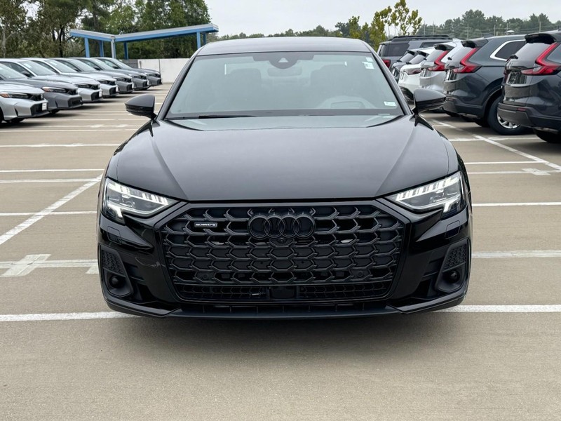 Audi A8 Vehicle Full-screen Gallery Image 09