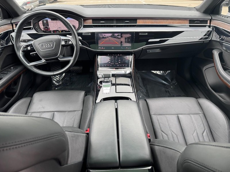 Audi A8 Vehicle Full-screen Gallery Image 11