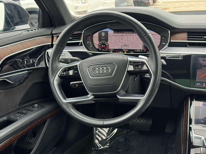 Audi A8 Vehicle Full-screen Gallery Image 12