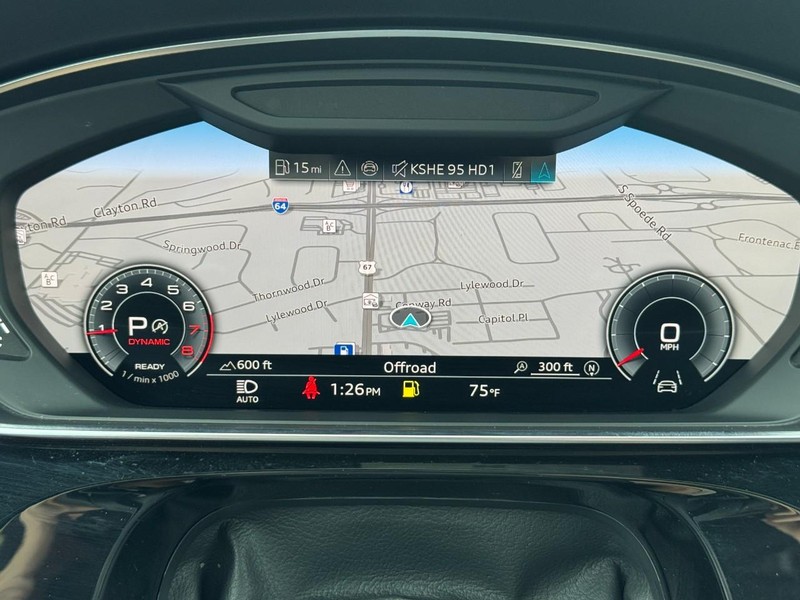 Audi A8 Vehicle Full-screen Gallery Image 21