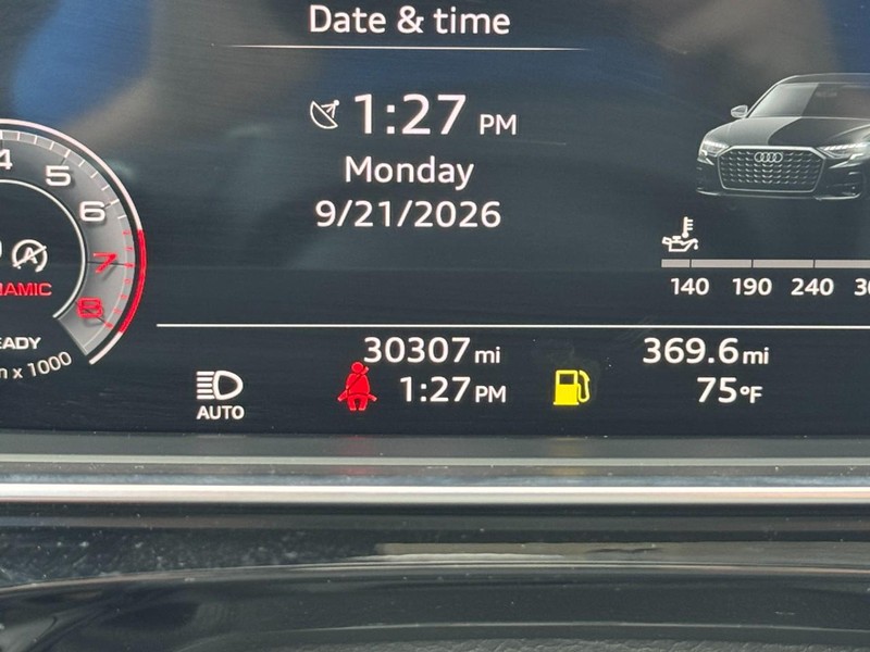 Audi A8 Vehicle Full-screen Gallery Image 22