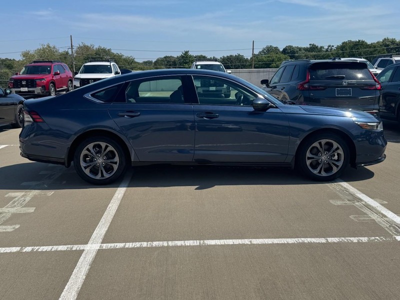Honda Accord Hybrid Vehicle Full-screen Gallery Image 02