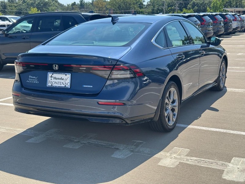Honda Accord Hybrid Vehicle Full-screen Gallery Image 03