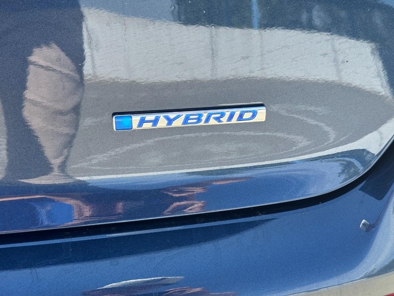 Honda Accord Hybrid Vehicle Full-screen Gallery Image 05