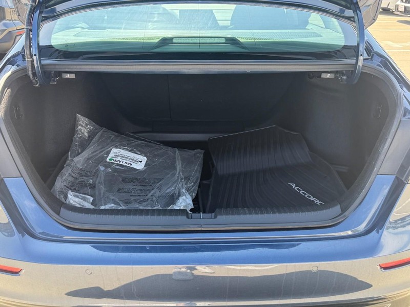 Honda Accord Hybrid Vehicle Full-screen Gallery Image 06