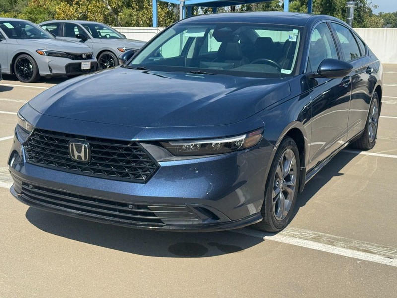 Honda Accord Hybrid Vehicle Full-screen Gallery Image 09