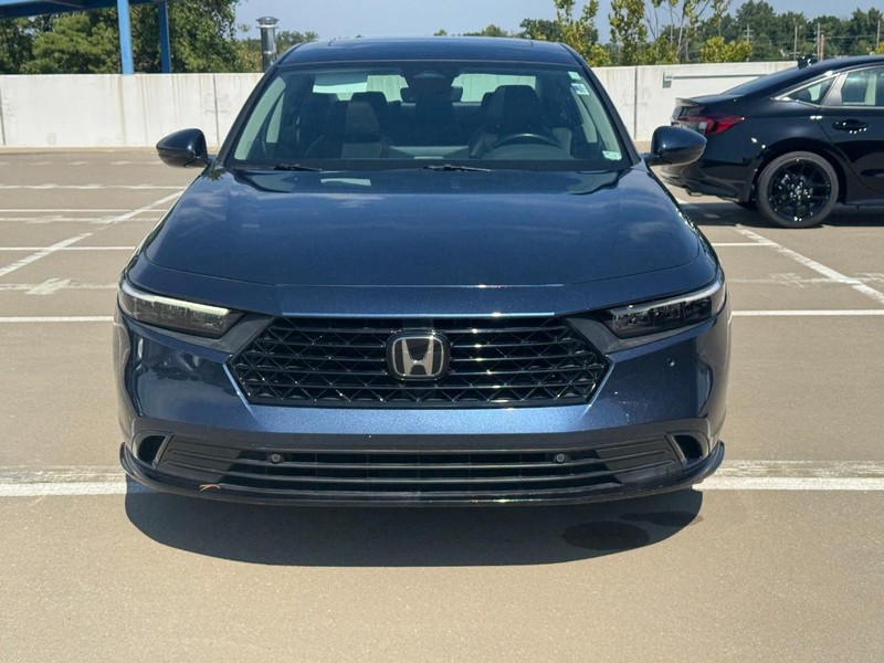 Honda Accord Hybrid Vehicle Full-screen Gallery Image 10