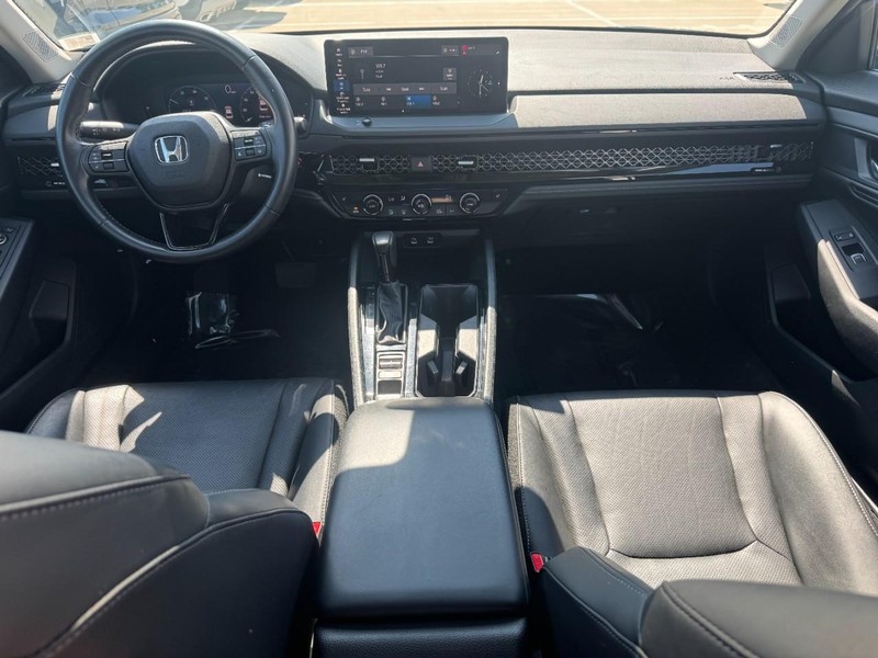 Honda Accord Hybrid Vehicle Full-screen Gallery Image 13