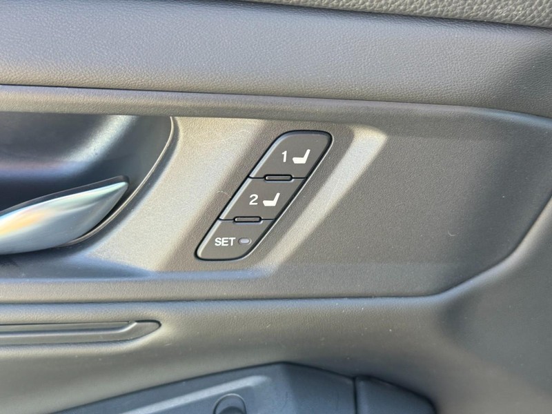 Honda Accord Hybrid Vehicle Full-screen Gallery Image 18