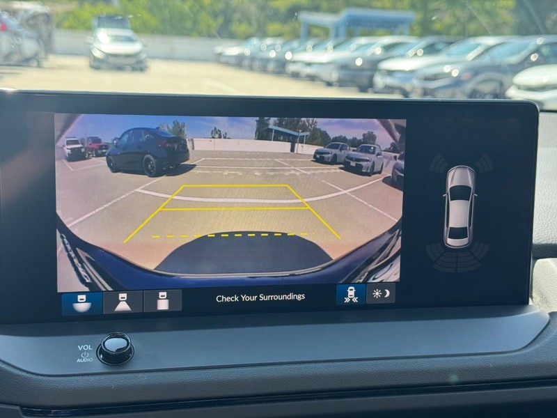 Honda Accord Hybrid Vehicle Full-screen Gallery Image 24