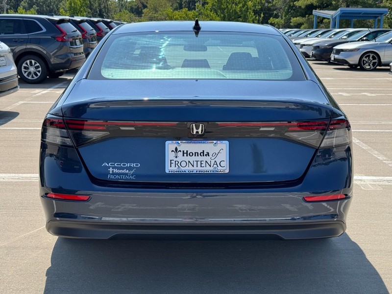 Honda Accord Sedan Vehicle Full-screen Gallery Image 04