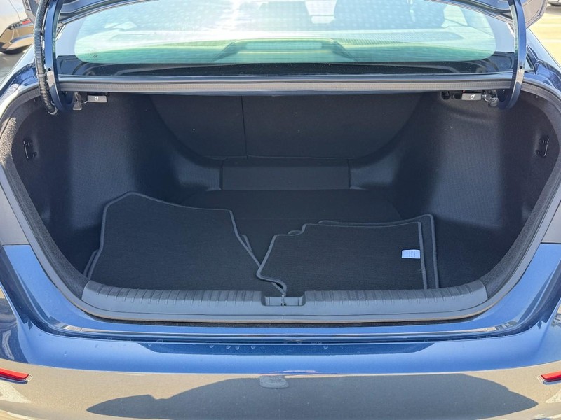 Honda Accord Sedan Vehicle Full-screen Gallery Image 05
