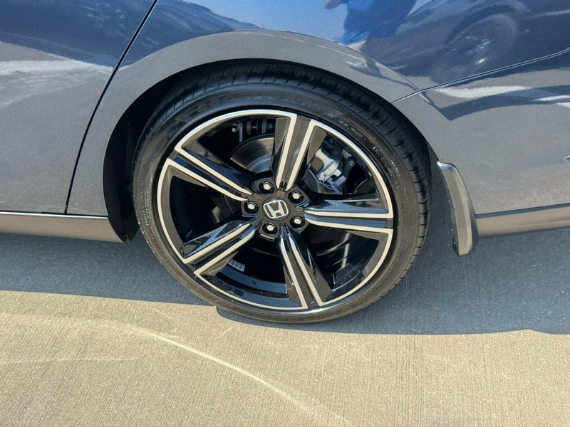 Honda Accord Sedan Vehicle Full-screen Gallery Image 07