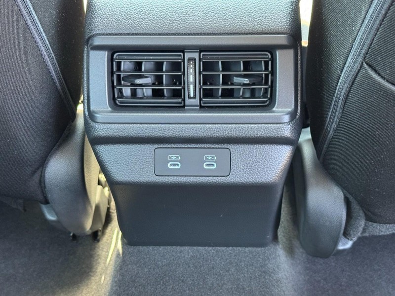 Honda Accord Sedan Vehicle Full-screen Gallery Image 11